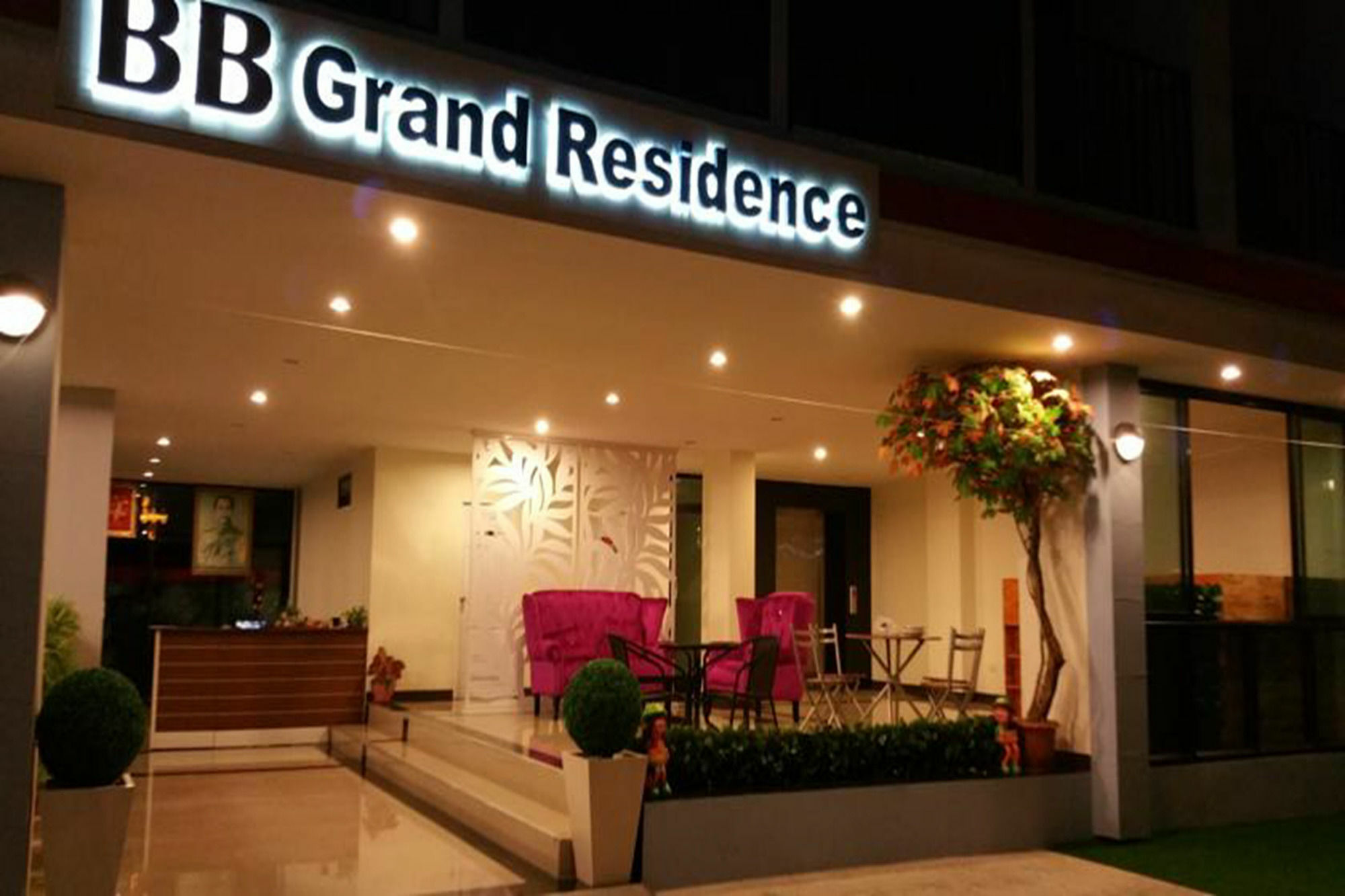Bb Grand Residence Pattaya Exterior photo